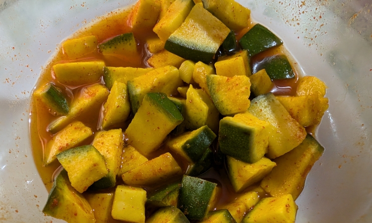 Raw Mango instant pickle – Simple, flavorful oil free dish!